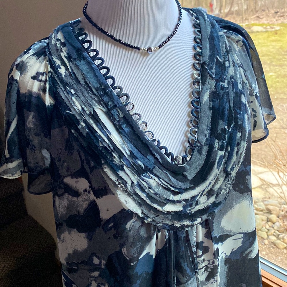 BLUE VELVET by ANTHROPOLOGIE Raw Edge Vee Neck Short Sleeve Blouse Layered Top M